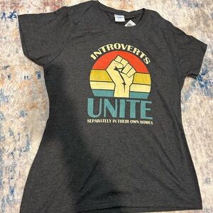 Gildan Charcoal Graphic T-Shirt with Retro Design